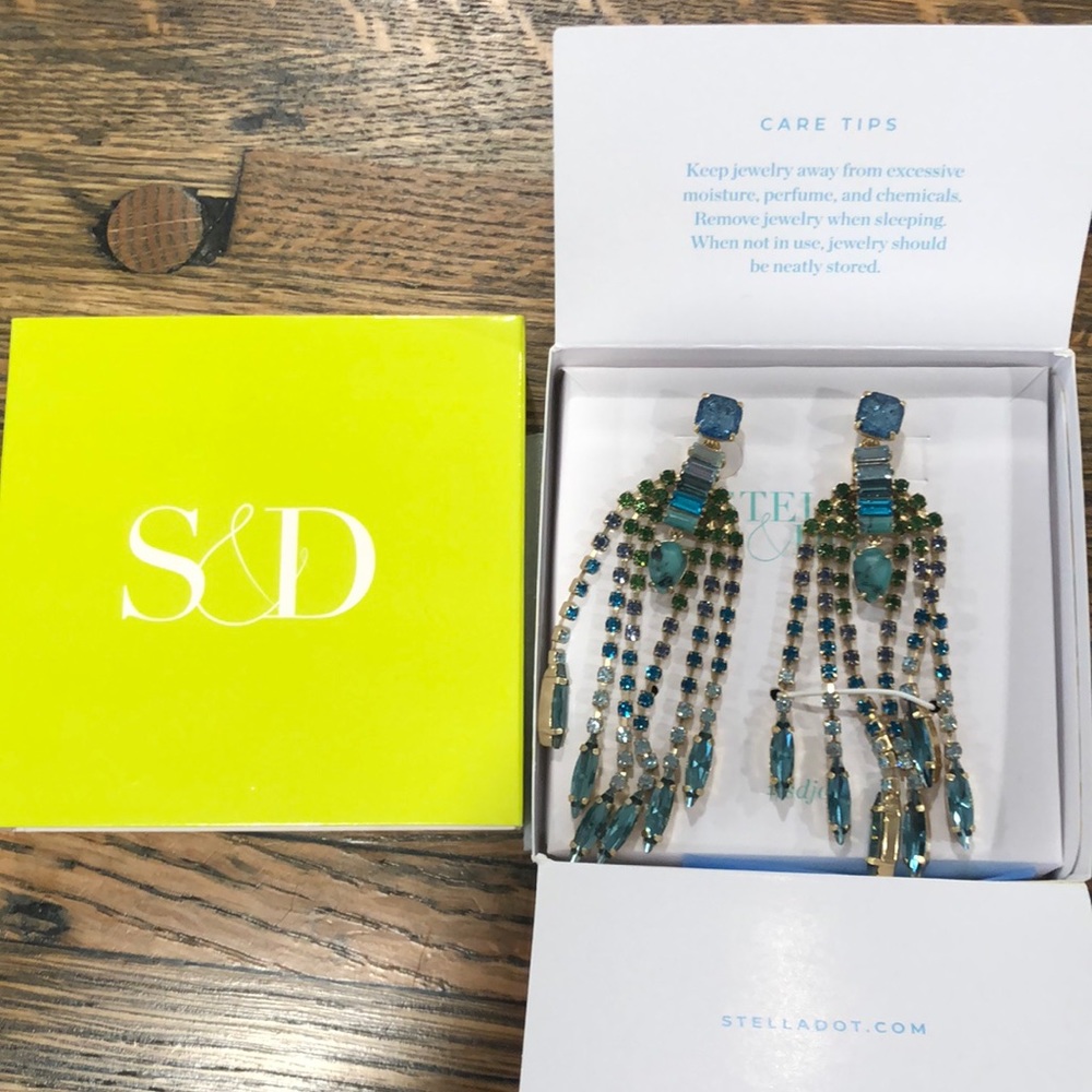 NIB Stella and Dot Chandelier Earrings Blue Multi